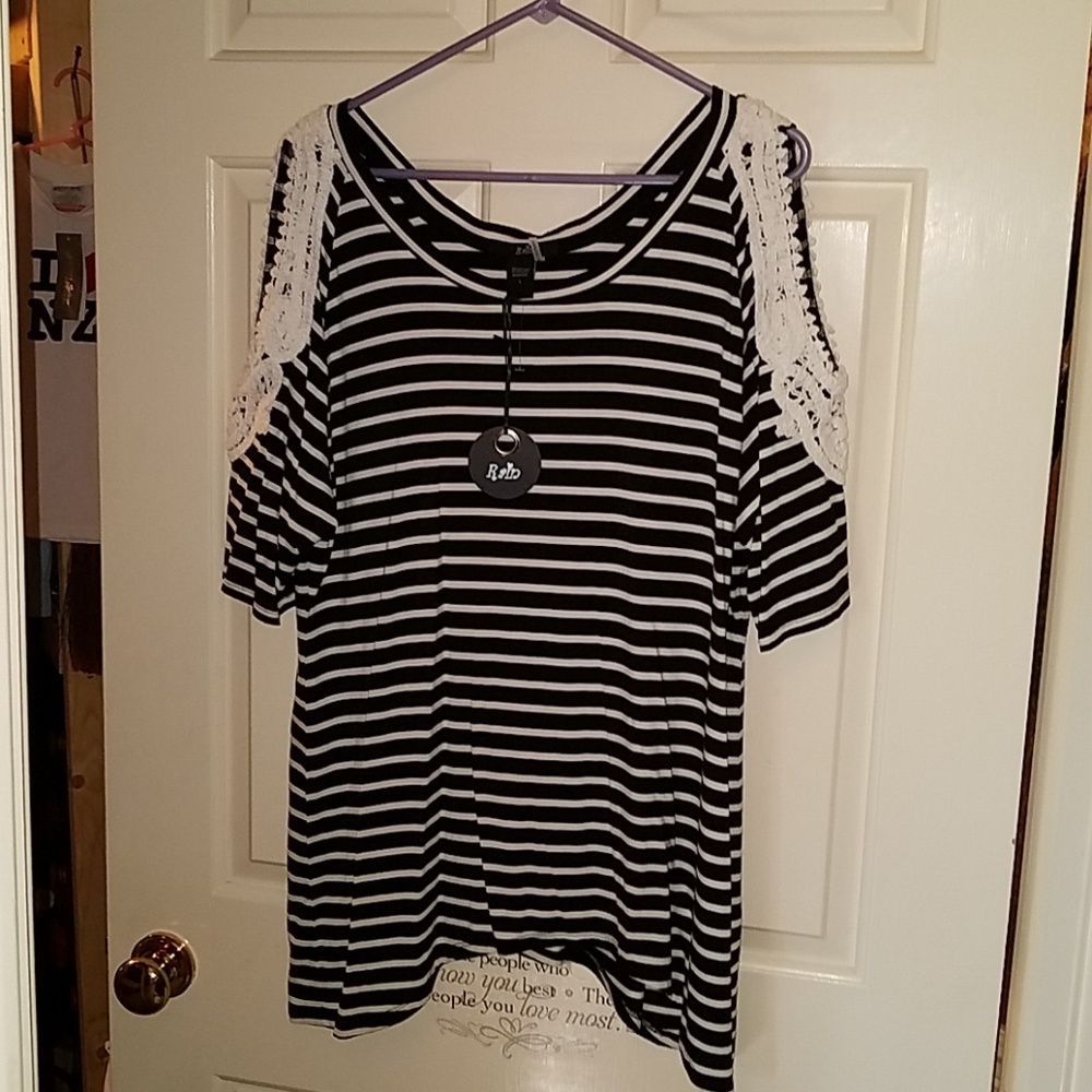 New large striped cold shoulder shark bite tunic
